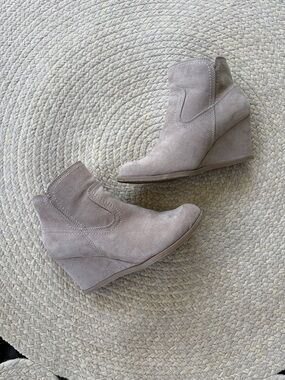 Universal Thread tan wedge booties